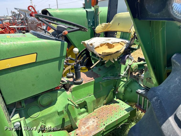 image for item ER2045 1978 John Deere 2440 tractor