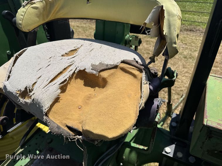 image for item ER2045 1978 John Deere 2440 tractor