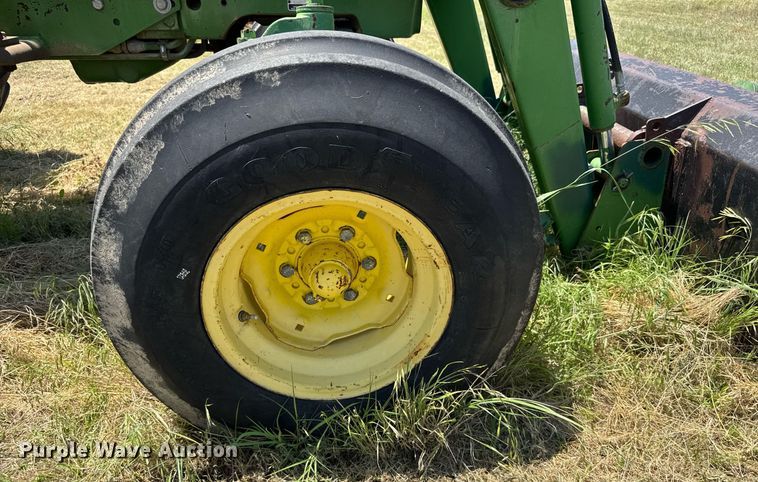 image for item ER2045 1978 John Deere 2440 tractor