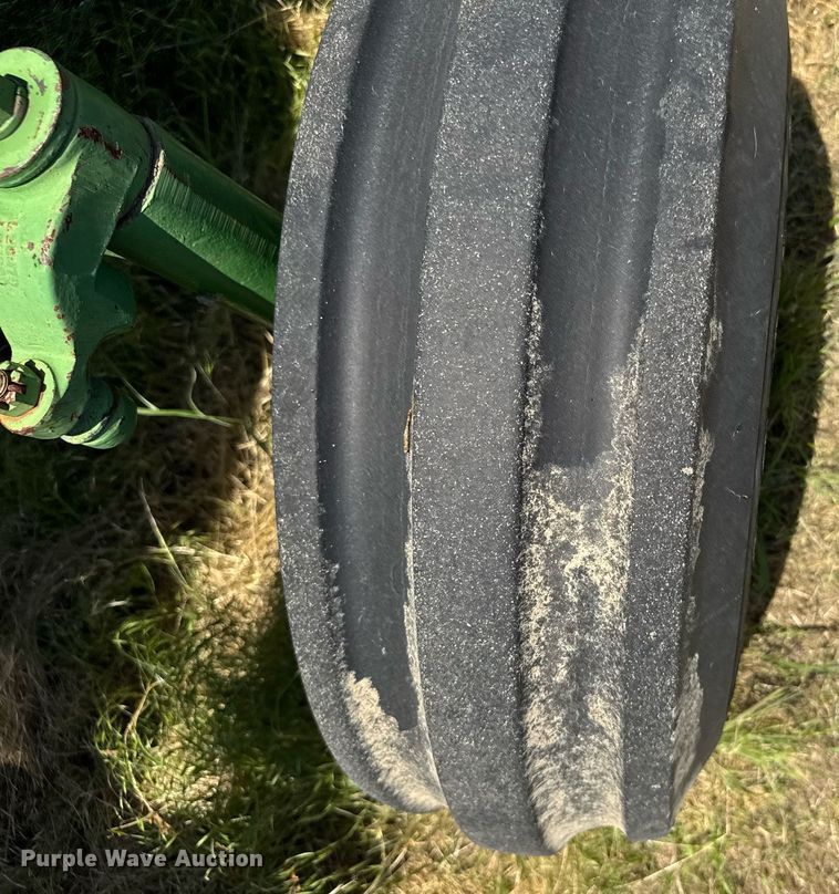 image for item ER2045 1978 John Deere 2440 tractor