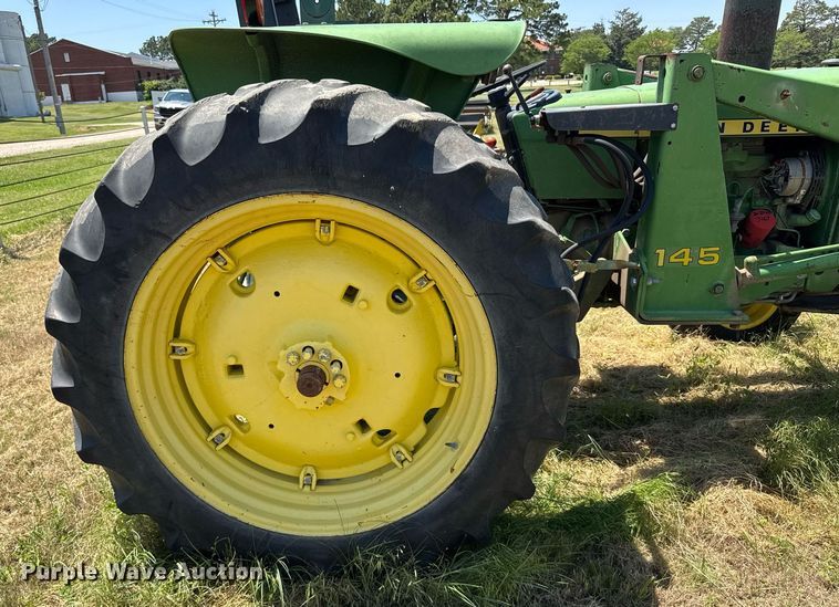 image for item ER2045 1978 John Deere 2440 tractor