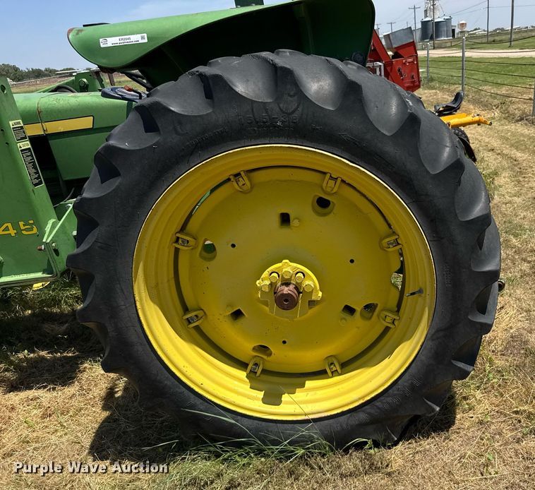 image for item ER2045 1978 John Deere 2440 tractor