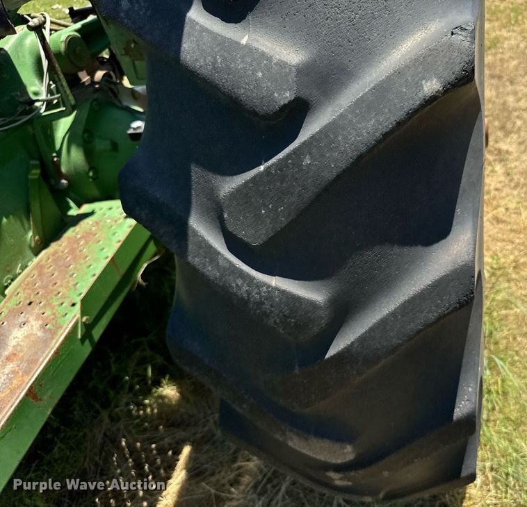 image for item ER2045 1978 John Deere 2440 tractor