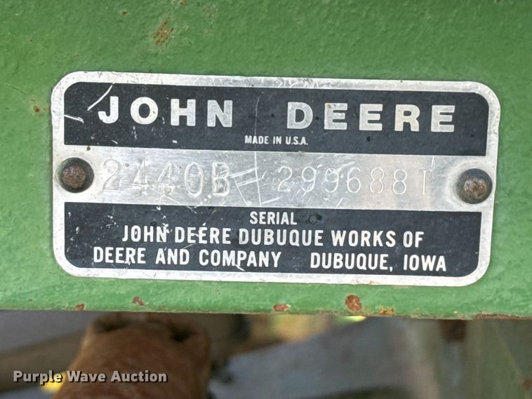 image for item ER2045 1978 John Deere 2440 tractor