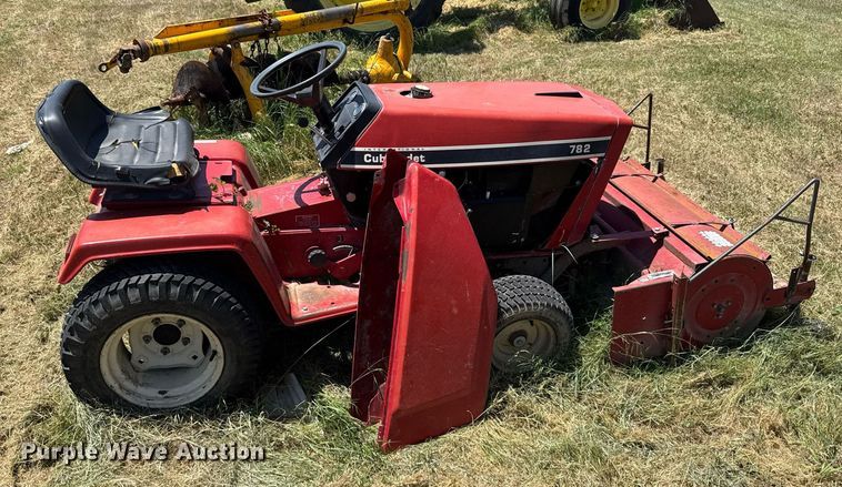 image for item ER2047 Cub Cadet 782 lawn tractor