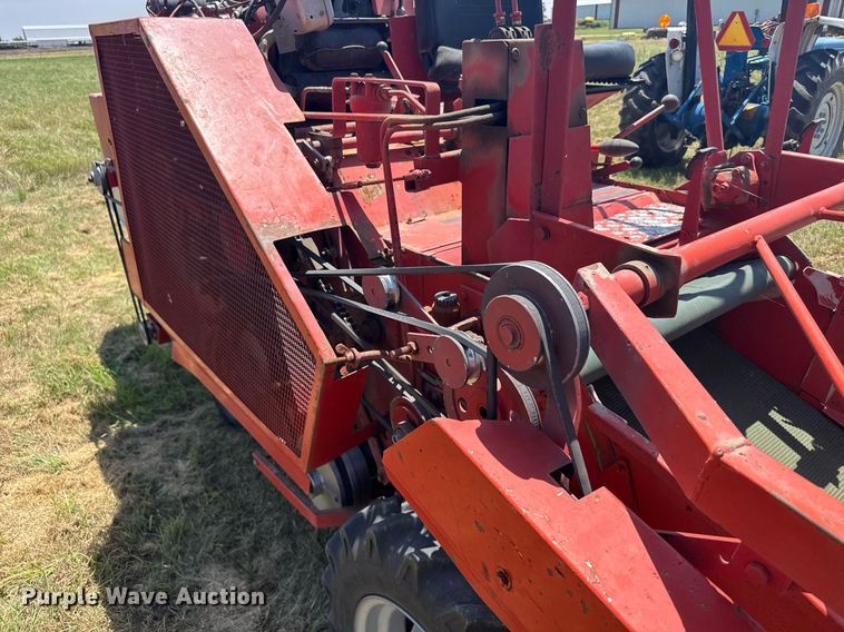 image for item ER2052 1982 Hans-Ulrich Hege 125B seed harvester