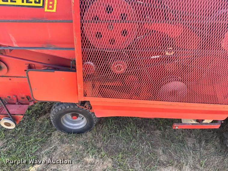 image for item ER2052 1982 Hans-Ulrich Hege 125B seed harvester