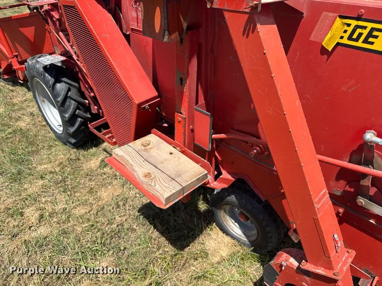 GA Sadi Blood Harvester 四枚セット 1982 Hans-Ulrich Hege 125B seed harvester in Hays, KS | Item