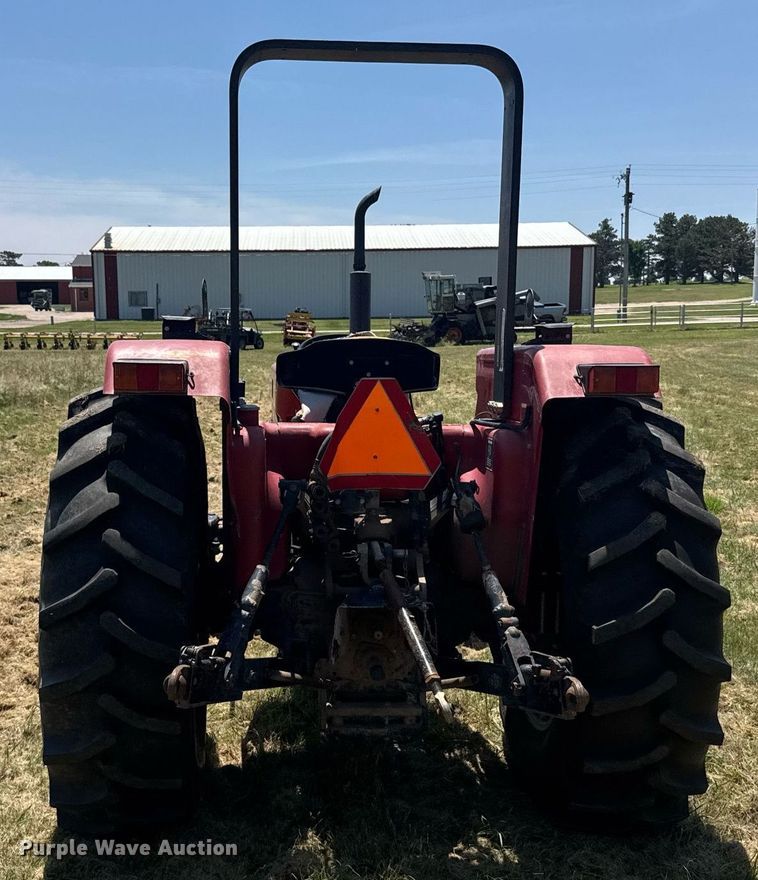 image for item ER2056 1987 Case IH 885 tractor