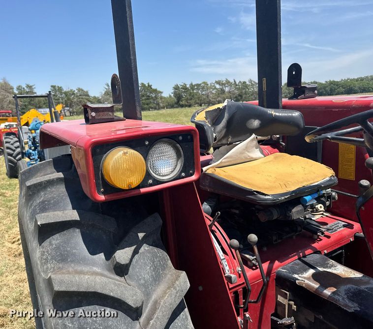 image for item ER2056 1987 Case IH 885 tractor
