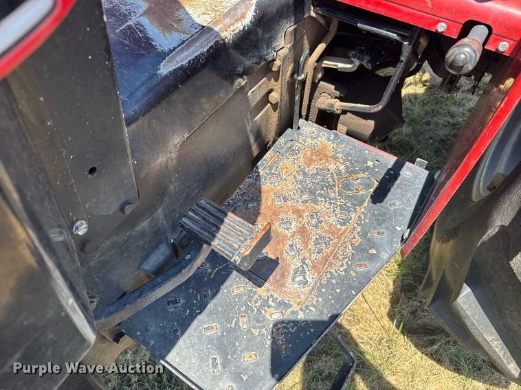 image for item ER2056 1987 Case IH 885 tractor