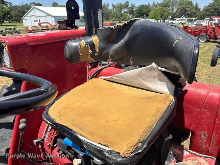 image for item ER2056 1987 Case IH 885 tractor