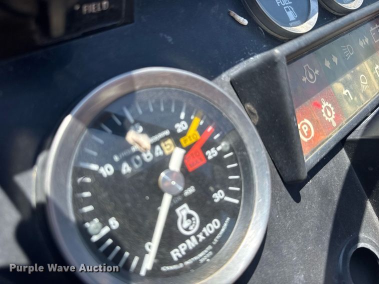 image for item ER2056 1987 Case IH 885 tractor