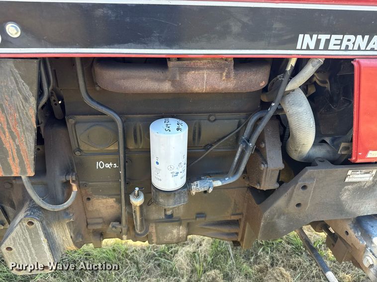 image for item ER2056 1987 Case IH 885 tractor