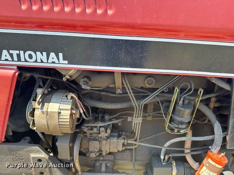 image for item ER2056 1987 Case IH 885 tractor