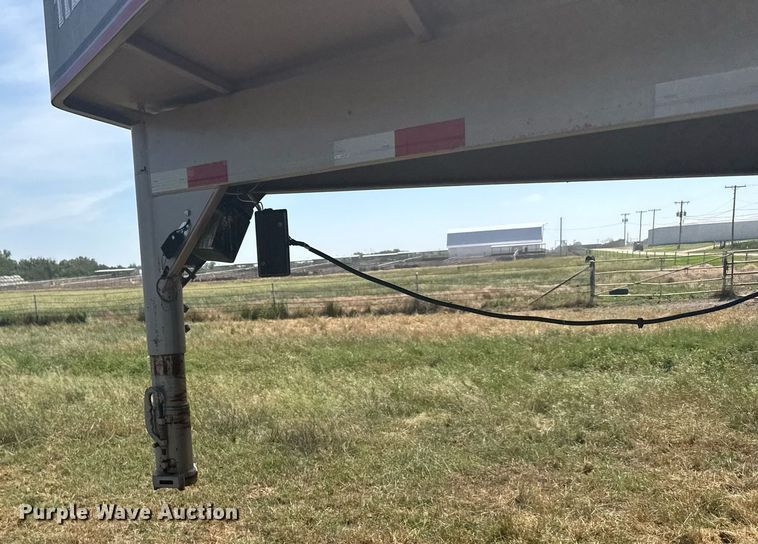 image for item ER2069 2006 Titan 1R6097 livestock trailer