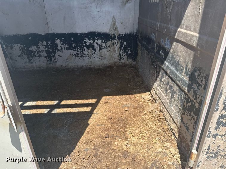 image for item ER2069 2006 Titan 1R6097 livestock trailer