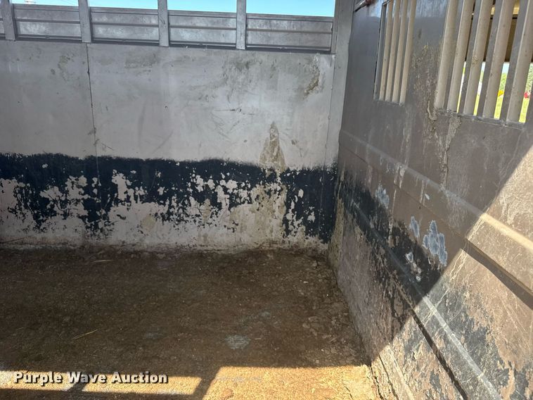 image for item ER2069 2006 Titan 1R6097 livestock trailer