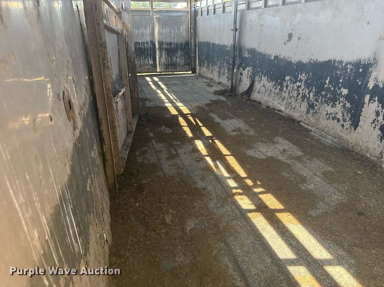 image for item ER2069 2006 Titan 1R6097 livestock trailer