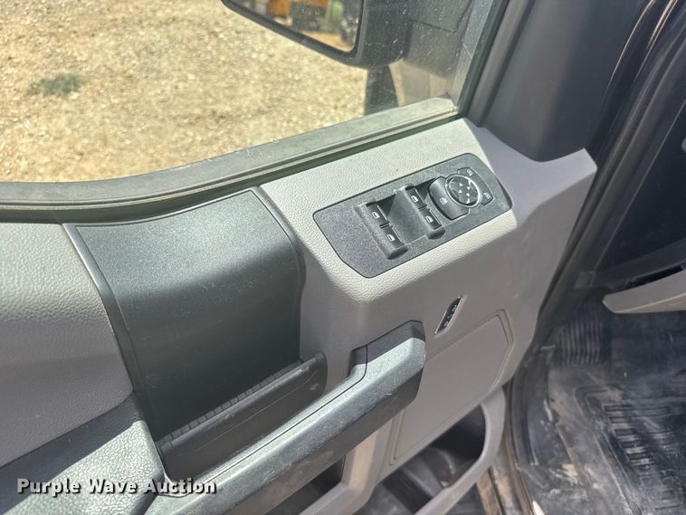 image for item ER2075 2019 Ford F150 SuperCrew pickup truck