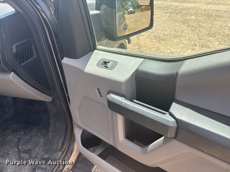 image for item ER2075 2019 Ford F150 SuperCrew pickup truck