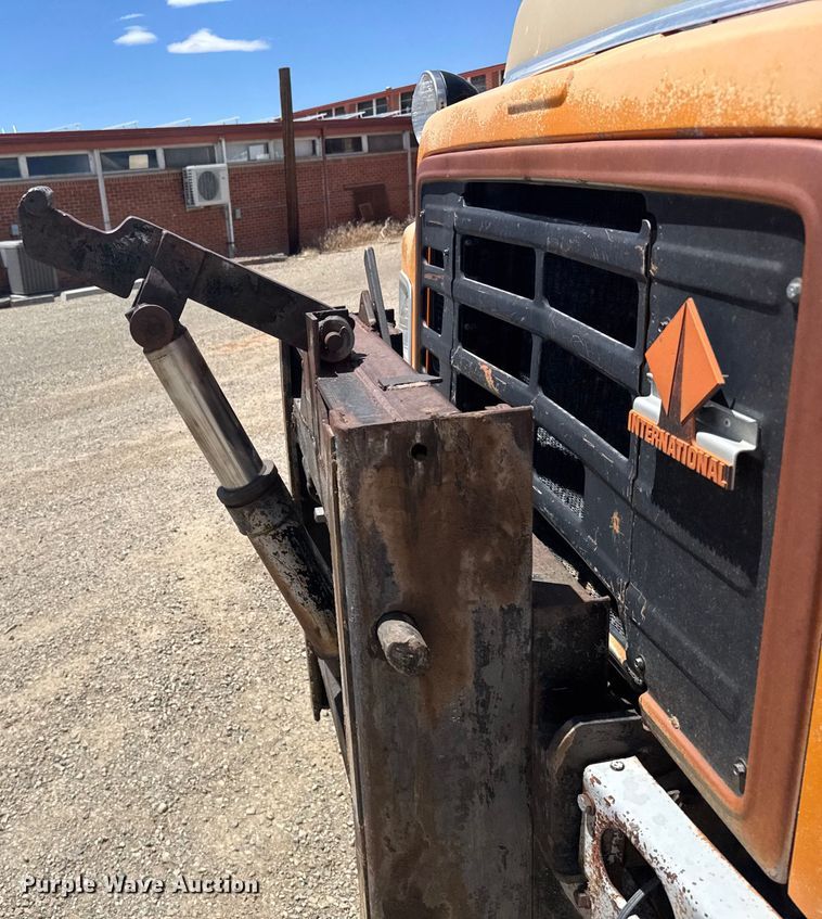 image for item ER2076 1989 International 1954 dump truck