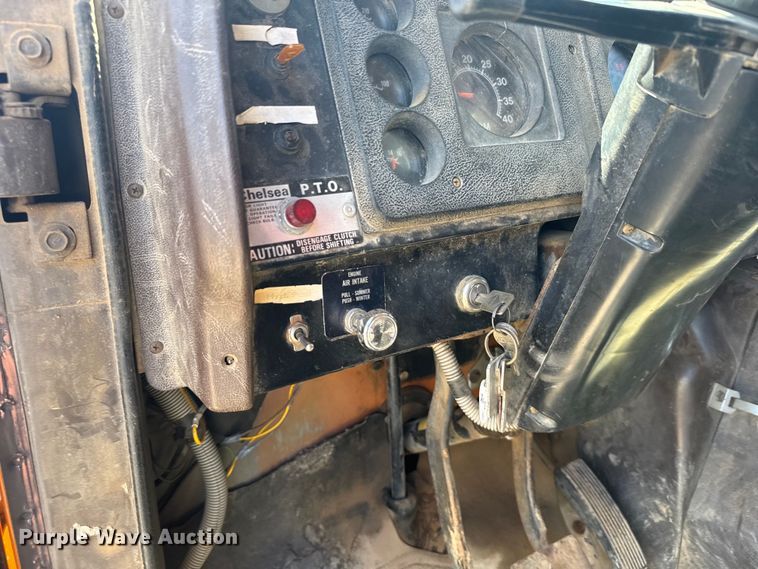 image for item ER2076 1989 International 1954 dump truck