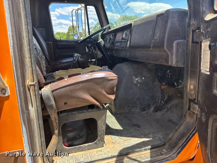 image for item ER2076 1989 International 1954 dump truck