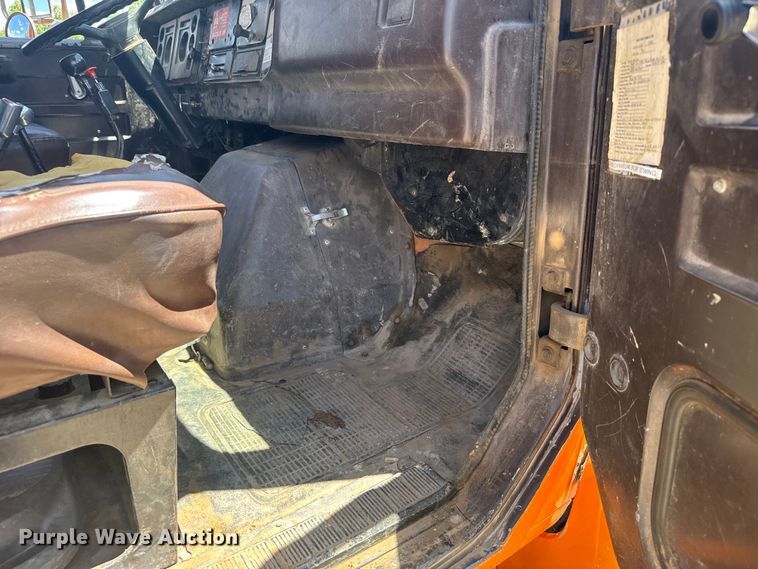 image for item ER2076 1989 International 1954 dump truck