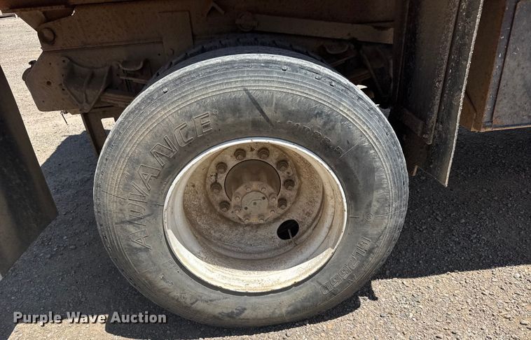 image for item ER2076 1989 International 1954 dump truck