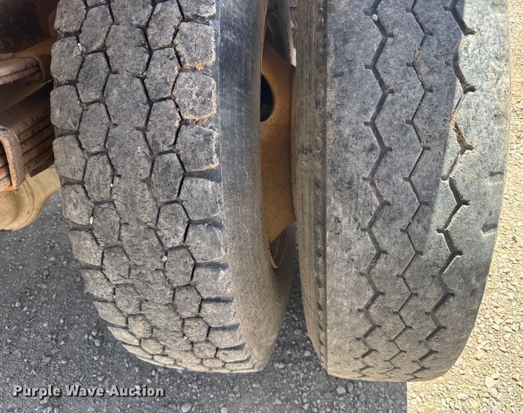 image for item ER2076 1989 International 1954 dump truck