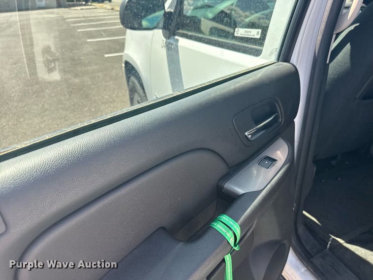 image for item ER2079 2012 Chevrolet Suburban SUV