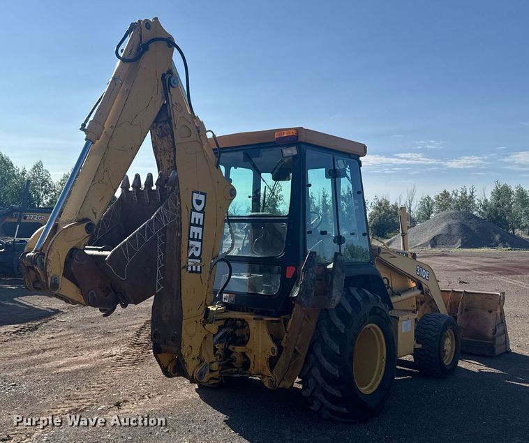 image for item ER2082 1998 John Deere 310E backhoe