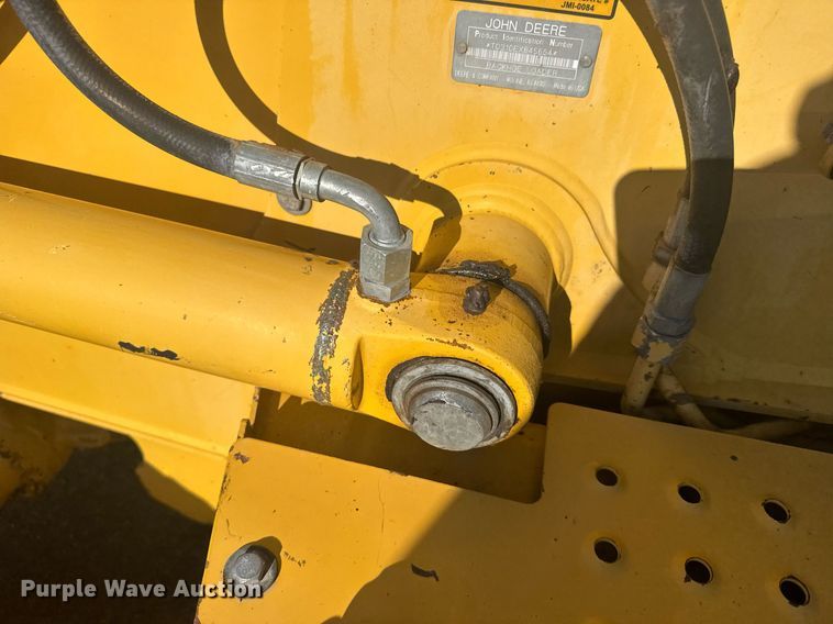 image for item ER2082 1998 John Deere 310E backhoe