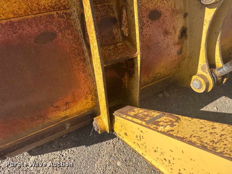 image for item ER2082 1998 John Deere 310E backhoe