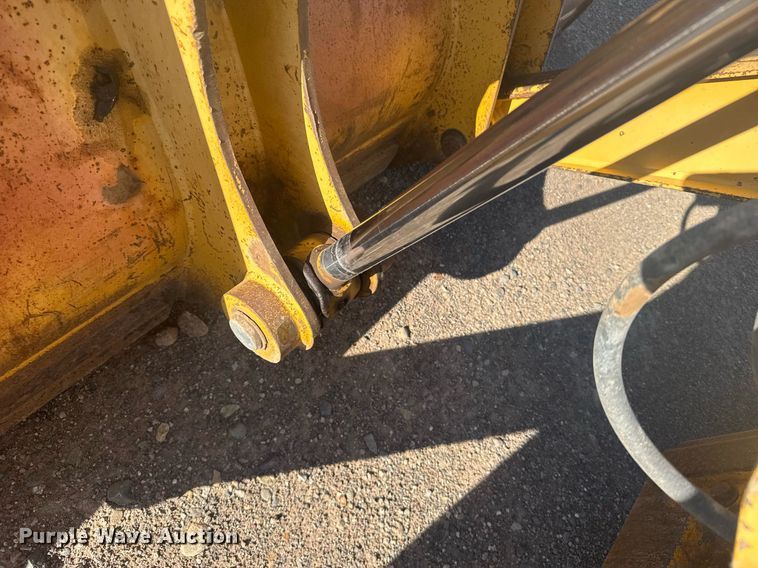 image for item ER2082 1998 John Deere 310E backhoe