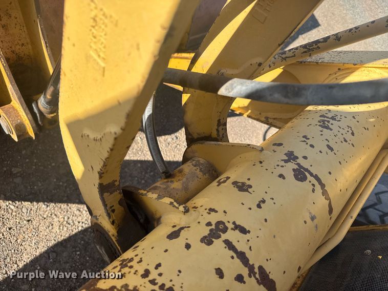 image for item ER2082 1998 John Deere 310E backhoe