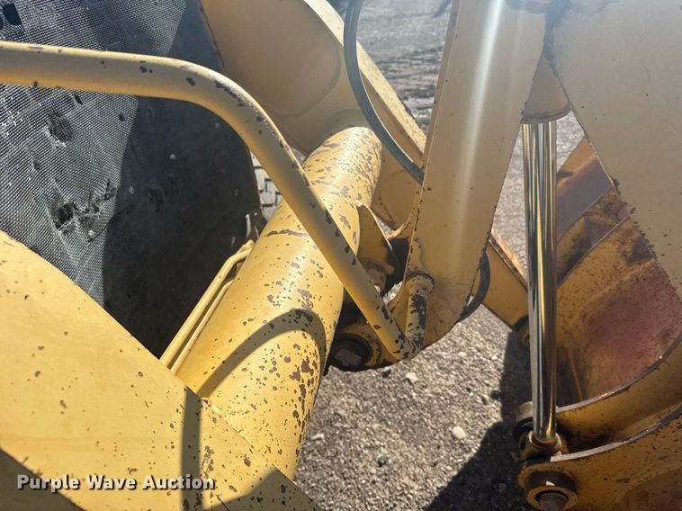 image for item ER2082 1998 John Deere 310E backhoe