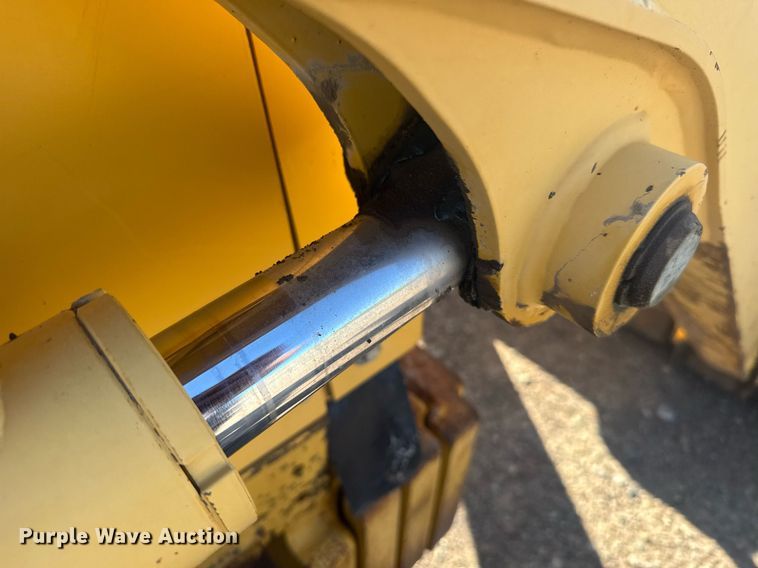 image for item ER2082 1998 John Deere 310E backhoe