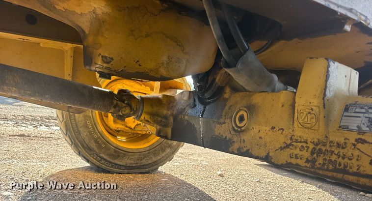 image for item ER2082 1998 John Deere 310E backhoe