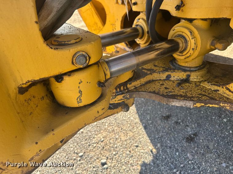 image for item ER2082 1998 John Deere 310E backhoe