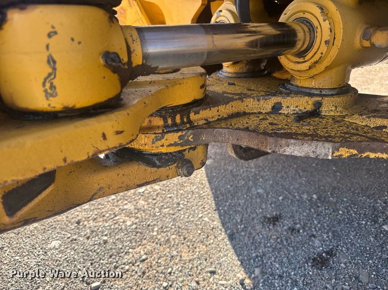 image for item ER2082 1998 John Deere 310E backhoe