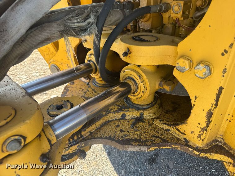 image for item ER2082 1998 John Deere 310E backhoe