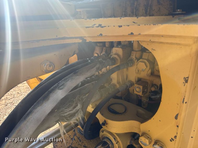 image for item ER2082 1998 John Deere 310E backhoe