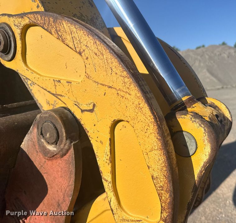 image for item ER2082 1998 John Deere 310E backhoe