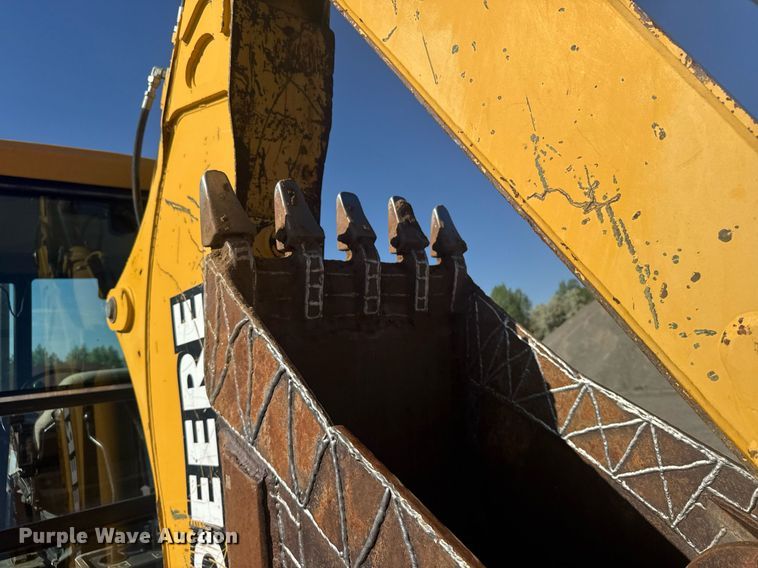 image for item ER2082 1998 John Deere 310E backhoe