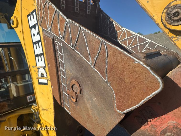 image for item ER2082 1998 John Deere 310E backhoe