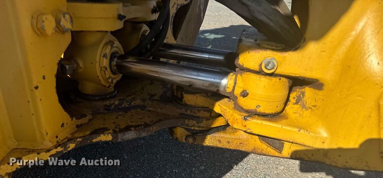 image for item ER2082 1998 John Deere 310E backhoe