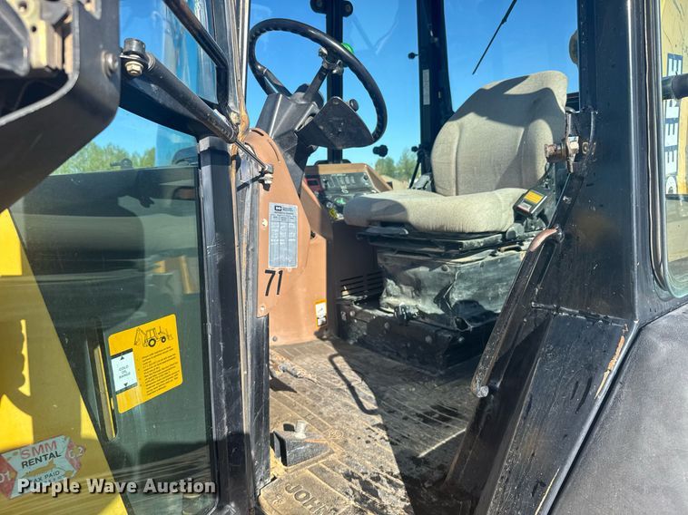 image for item ER2082 1998 John Deere 310E backhoe