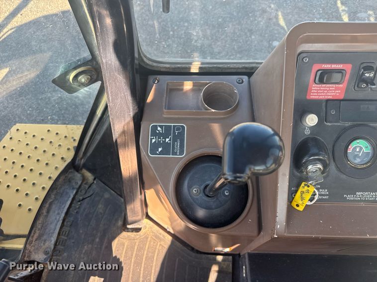 image for item ER2082 1998 John Deere 310E backhoe